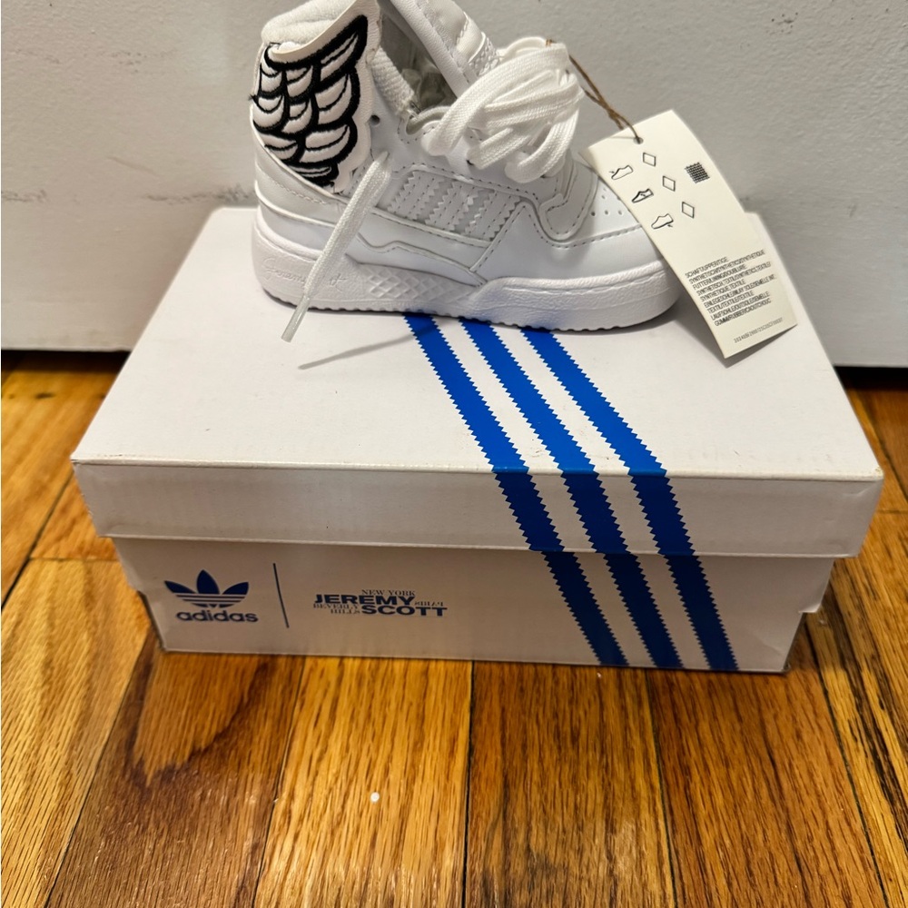 Jeremy Scott x Adidas White Sneakers Modern Design